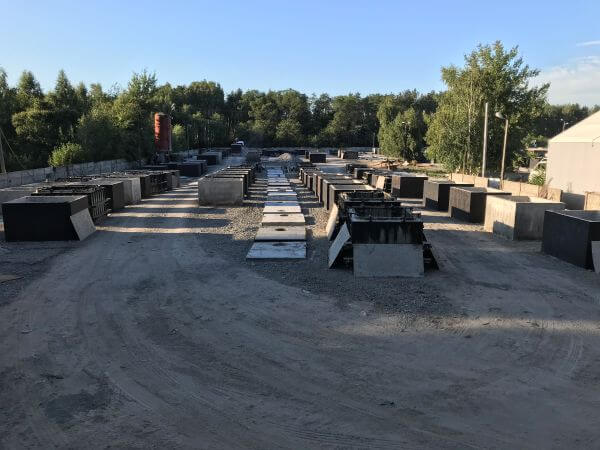 Gotowe szamba betonowe na placu
